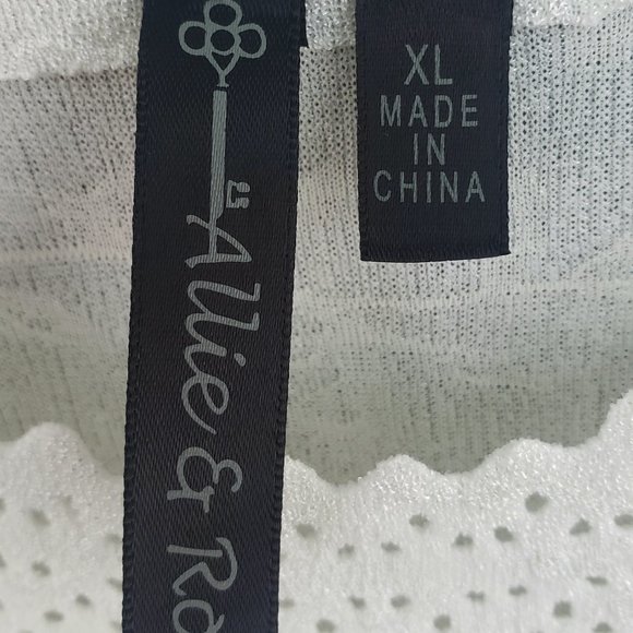 ALLIE & ROB WOMENS CROCHET FLOAL PATTERN IVORY/CREAM KNIT TOP SIZE XL - Picture 5 of 9